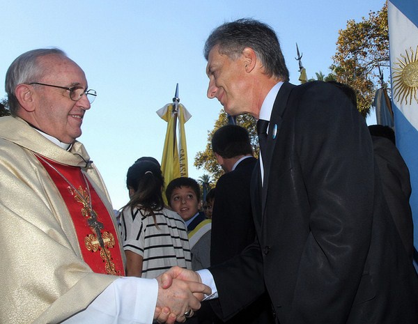 Tehdy ještě arcibiskup J.Bergoglio spolu s politikem Mauriciem Macrim Foto: Mauricio Macri (flickr.com)